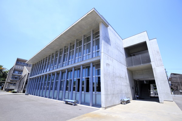 岩田中学校・岩田高等学校は、夢や希望を自身の手で掴み取る“学力”と“人間力”を磨きます。【学校法人岩田学園】